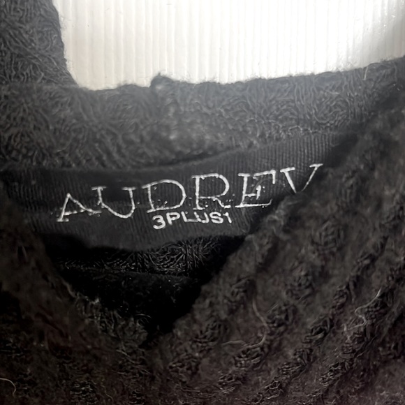 Audrey 3plus1 Crop Sweater - Picture 3 of 3